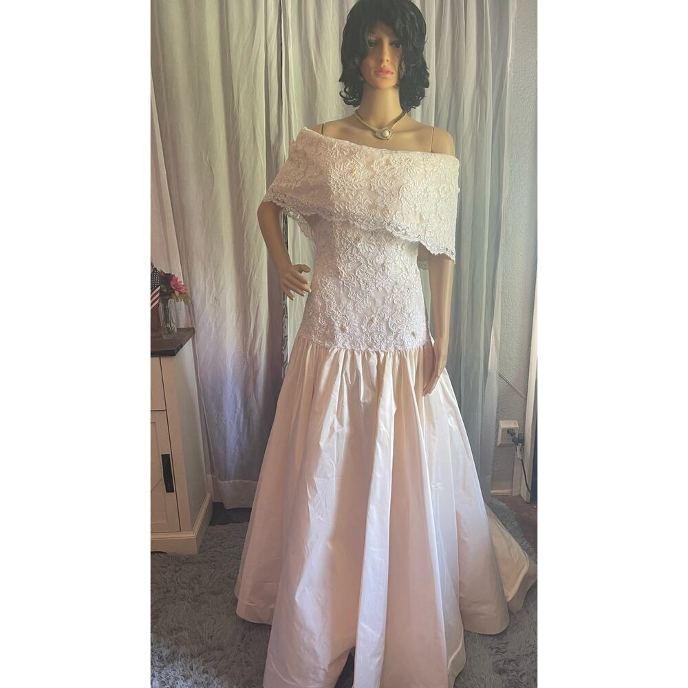Vintage ILGWU Pink Lace Off-Shoulder Formal Gown - Picture 8 of 17